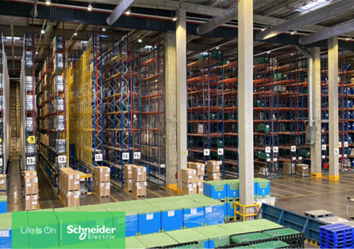 foto noticia Johnson & Johnson reduce su huella de carbono al transformar digitalmente su fábrica en Francia con Schneider Electric.